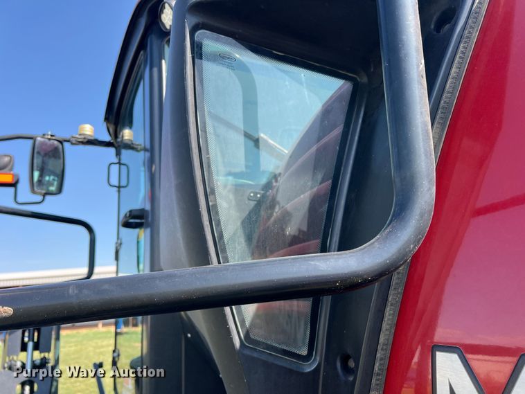 image for item DN4669 2019 MacDon M1240  swather / windrower