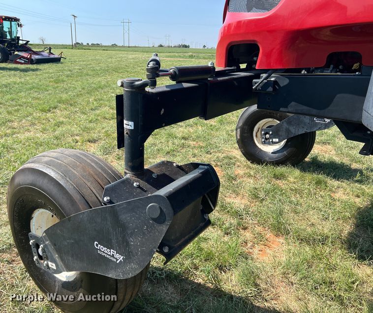 image for item DN4669 2019 MacDon M1240  swather / windrower