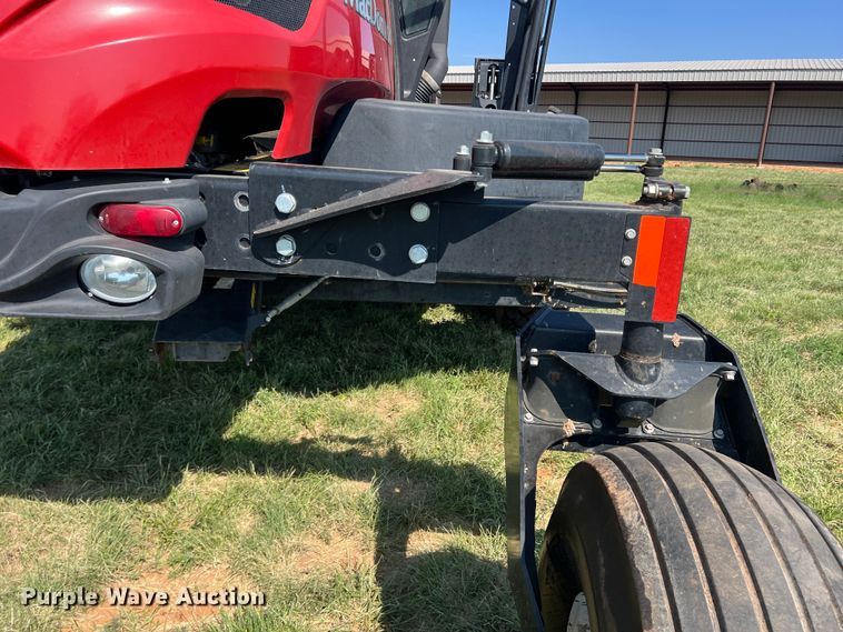 image for item DN4669 2019 MacDon M1240  swather / windrower