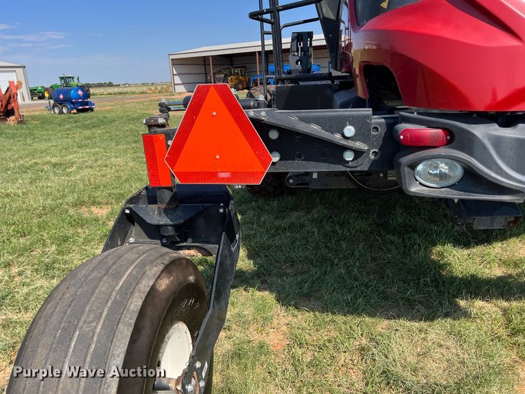 image for item DN4669 2019 MacDon M1240  swather / windrower