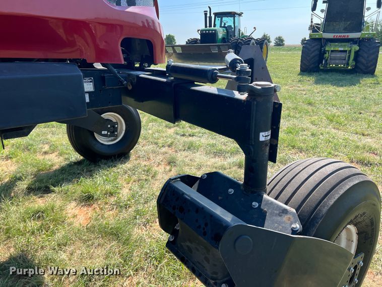 image for item DN4669 2019 MacDon M1240  swather / windrower
