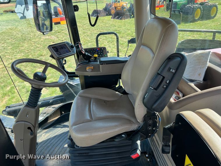 image for item DN4669 2019 MacDon M1240  swather / windrower