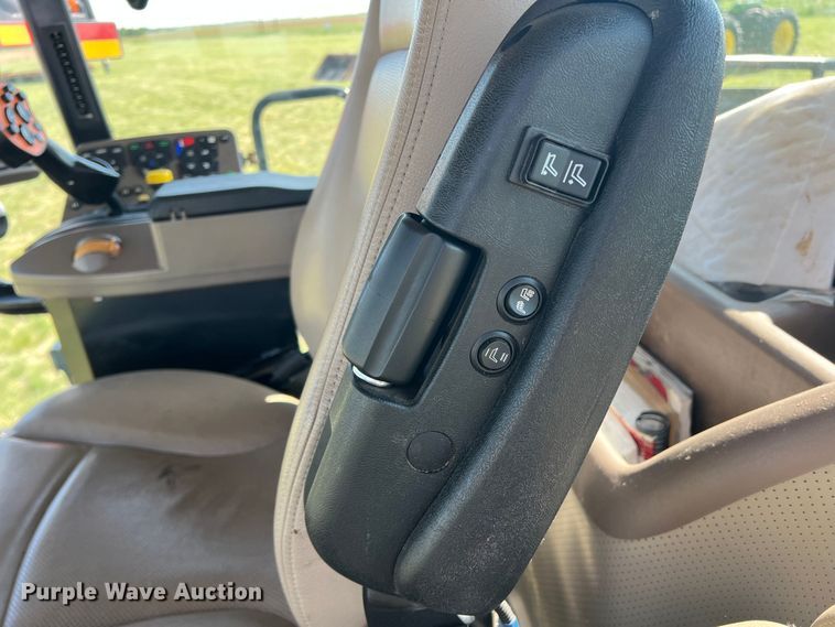 image for item DN4669 2019 MacDon M1240  swather / windrower