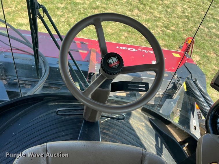 image for item DN4669 2019 MacDon M1240  swather / windrower