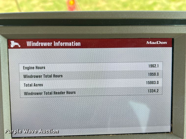 image for item DN4669 2019 MacDon M1240  swather / windrower