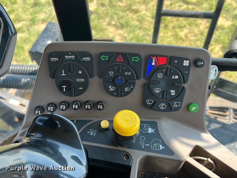 image for item DN4669 2019 MacDon M1240  swather / windrower