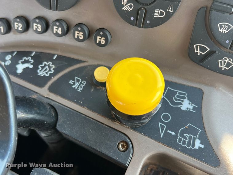 image for item DN4669 2019 MacDon M1240  swather / windrower