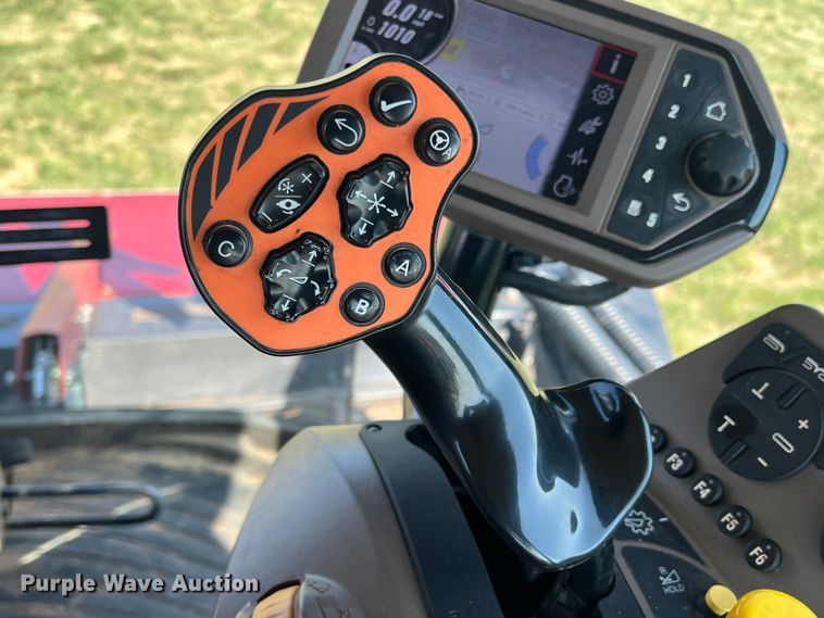 image for item DN4669 2019 MacDon M1240  swather / windrower