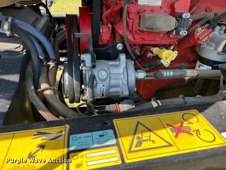 image for item DN4669 2019 MacDon M1240  swather / windrower