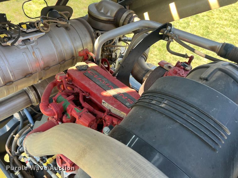 image for item DN4669 2019 MacDon M1240  swather / windrower