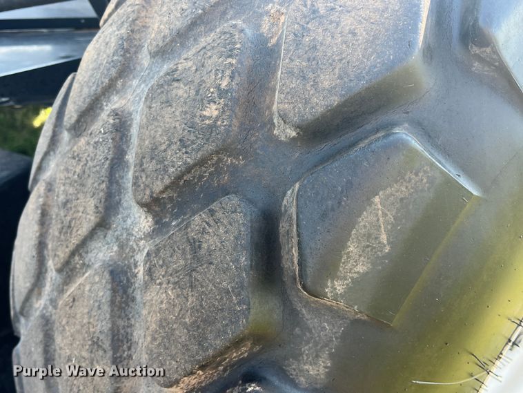 image for item DN4669 2019 MacDon M1240  swather / windrower