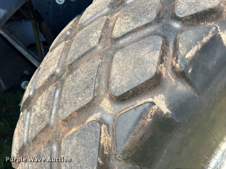 image for item DN4669 2019 MacDon M1240  swather / windrower