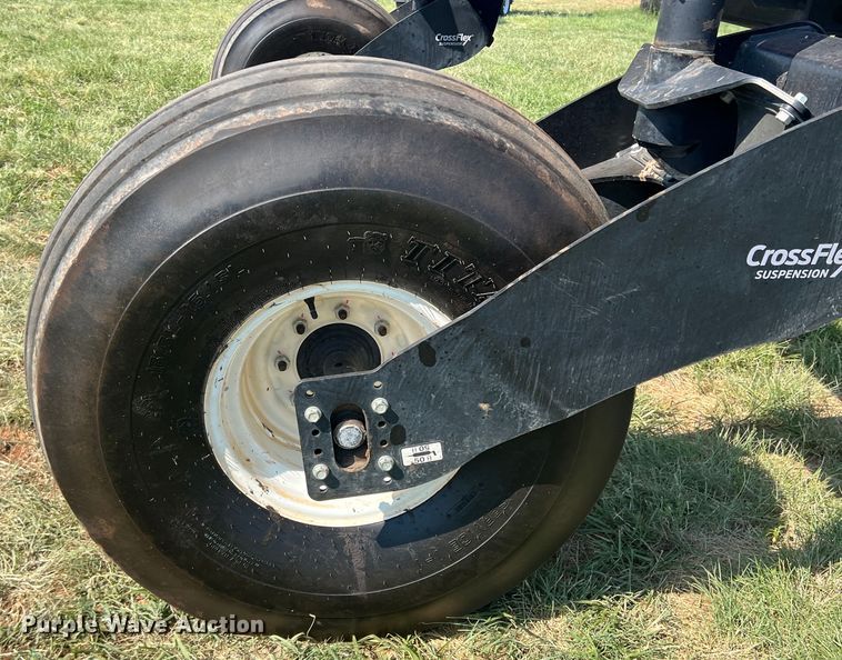 image for item DN4669 2019 MacDon M1240  swather / windrower