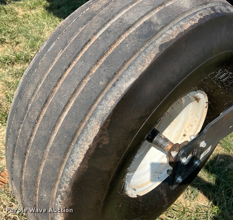 image for item DN4669 2019 MacDon M1240  swather / windrower