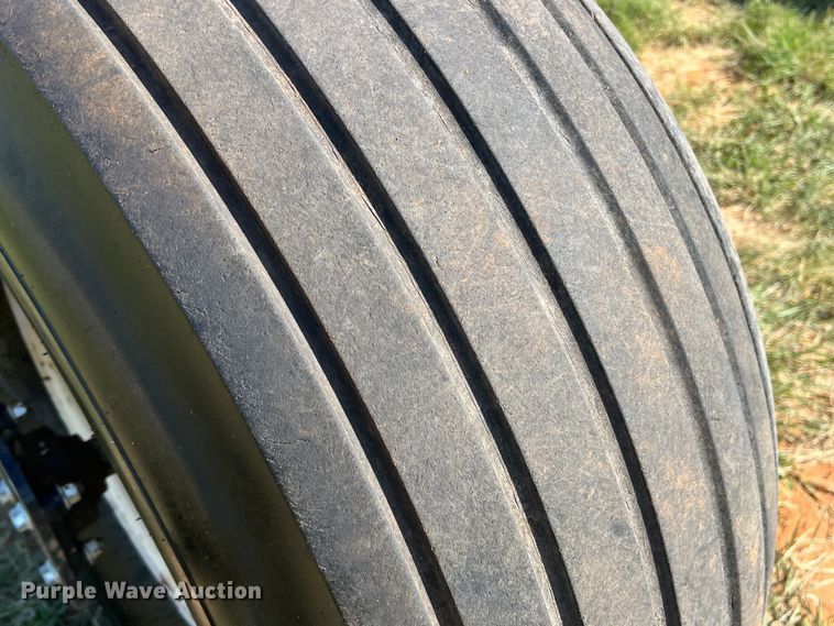 image for item DN4669 2019 MacDon M1240  swather / windrower