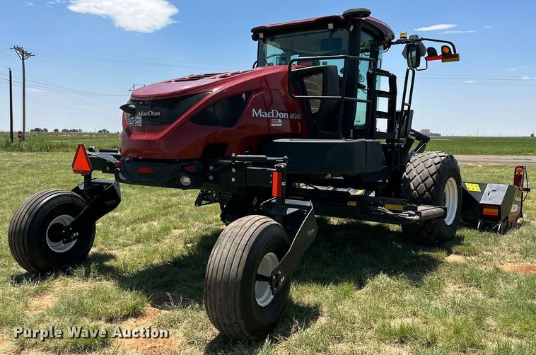 image for item DN4670 2021 MacDon M1240  swather / windrower