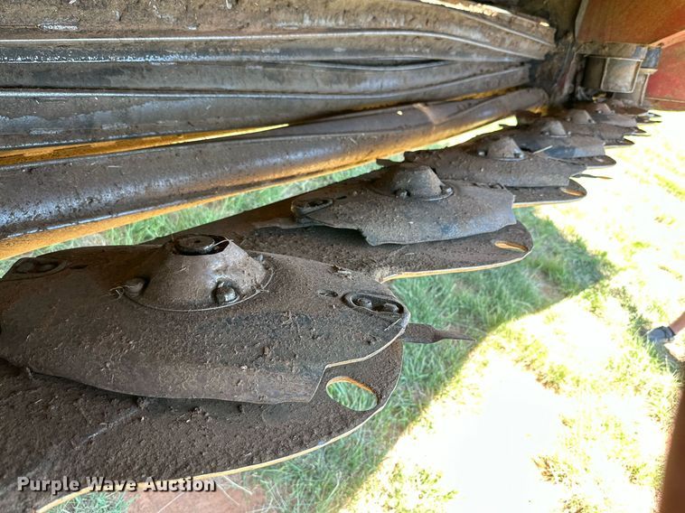 image for item DN4670 2021 MacDon M1240  swather / windrower