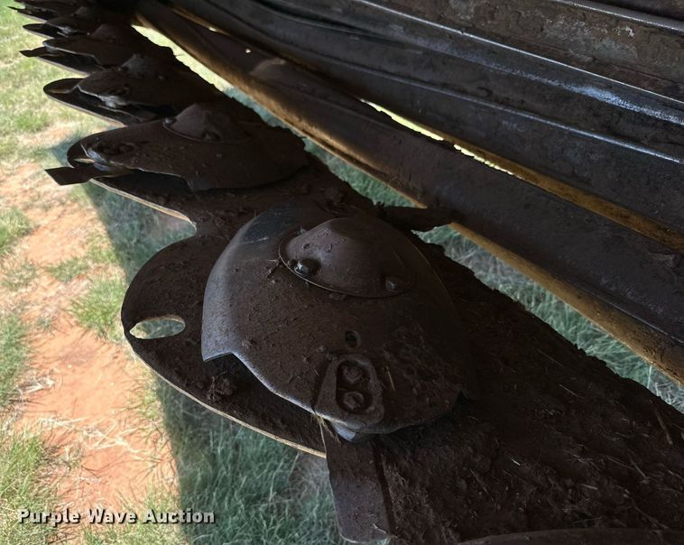 image for item DN4670 2021 MacDon M1240  swather / windrower