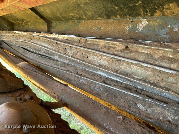 image for item DN4670 2021 MacDon M1240  swather / windrower