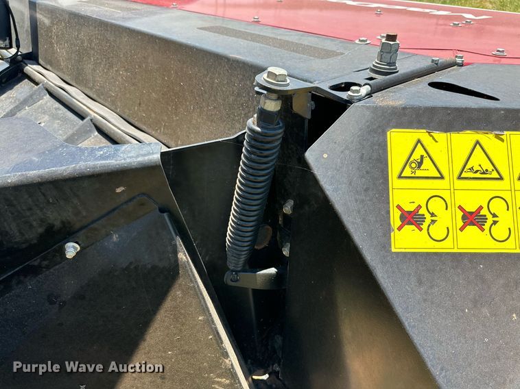 image for item DN4670 2021 MacDon M1240  swather / windrower