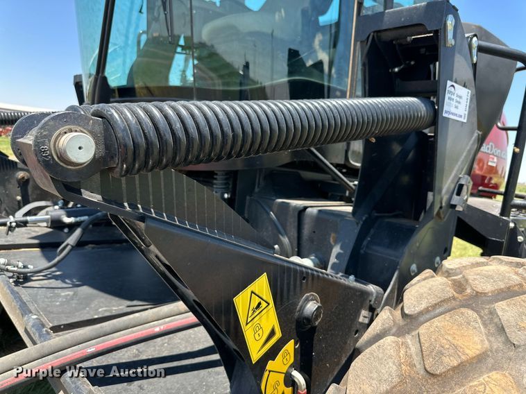 image for item DN4670 2021 MacDon M1240  swather / windrower