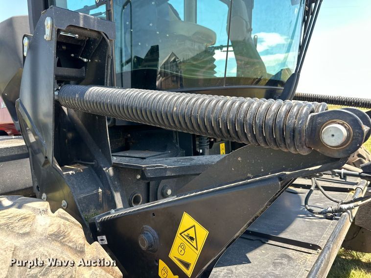 image for item DN4670 2021 MacDon M1240  swather / windrower