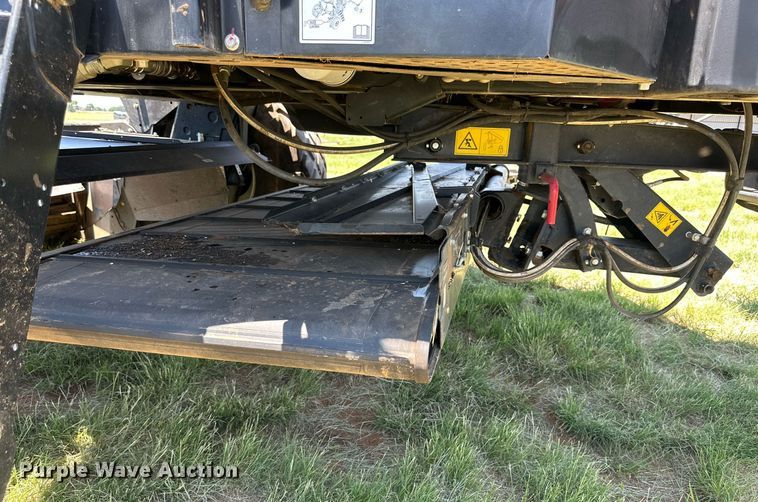 image for item DN4670 2021 MacDon M1240  swather / windrower