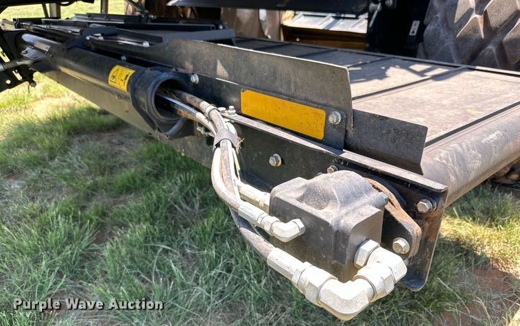 image for item DN4670 2021 MacDon M1240  swather / windrower