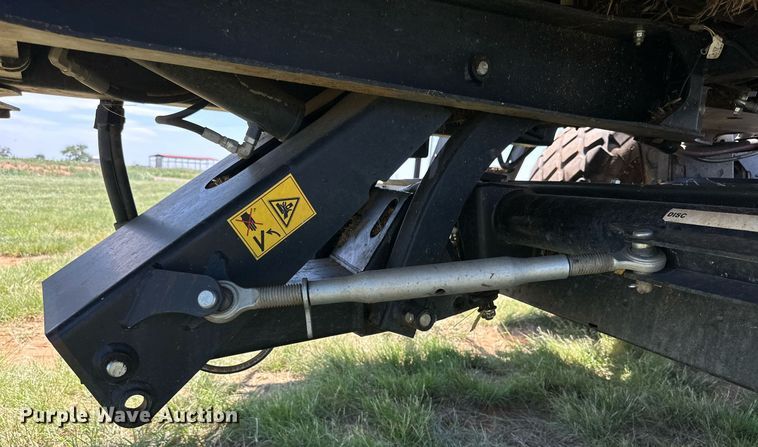 image for item DN4670 2021 MacDon M1240  swather / windrower