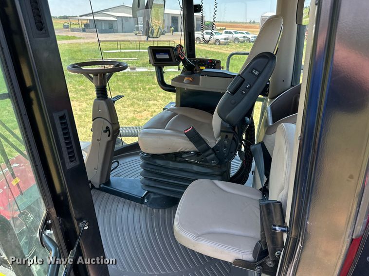 image for item DN4670 2021 MacDon M1240  swather / windrower