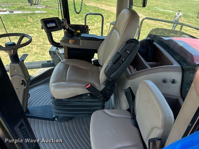 image for item DN4670 2021 MacDon M1240  swather / windrower