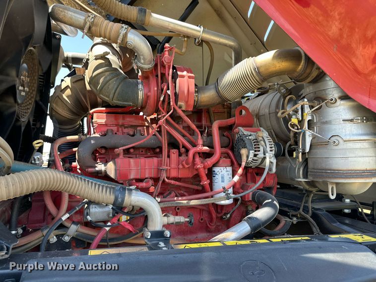 image for item DN4670 2021 MacDon M1240  swather / windrower