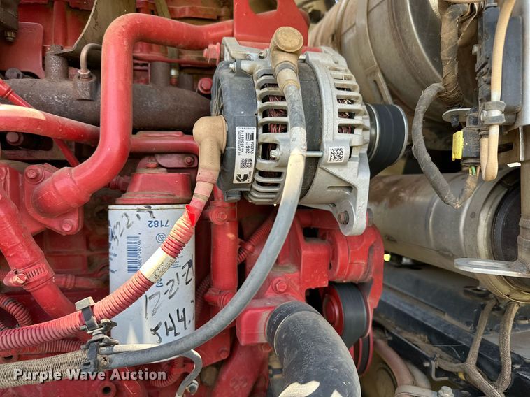 image for item DN4670 2021 MacDon M1240  swather / windrower