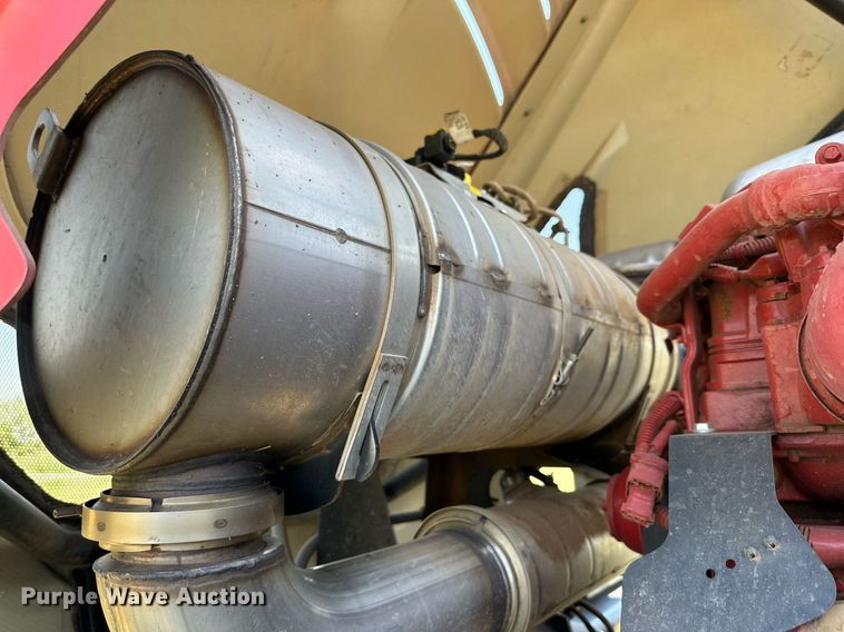 image for item DN4670 2021 MacDon M1240  swather / windrower