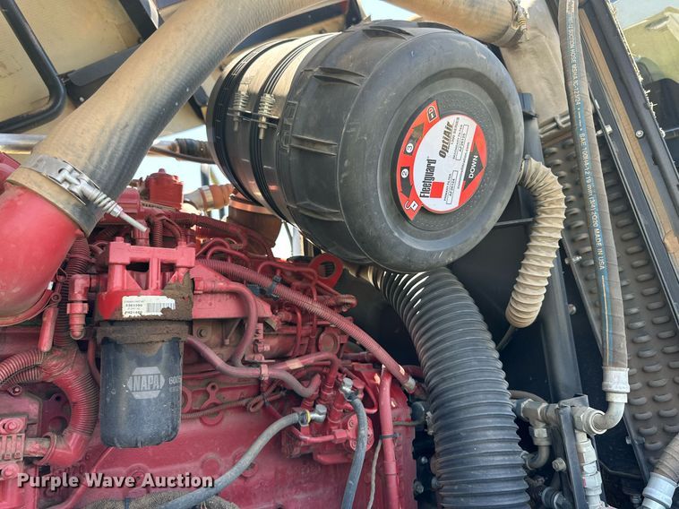 image for item DN4670 2021 MacDon M1240  swather / windrower