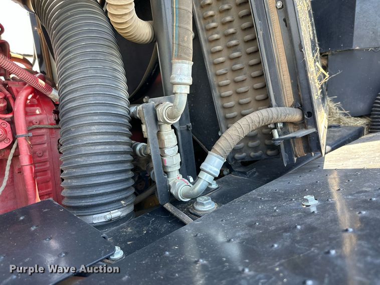 image for item DN4670 2021 MacDon M1240  swather / windrower