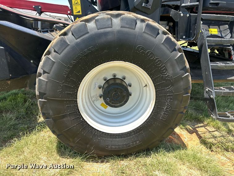 image for item DN4670 2021 MacDon M1240  swather / windrower