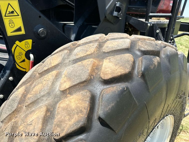 image for item DN4670 2021 MacDon M1240  swather / windrower