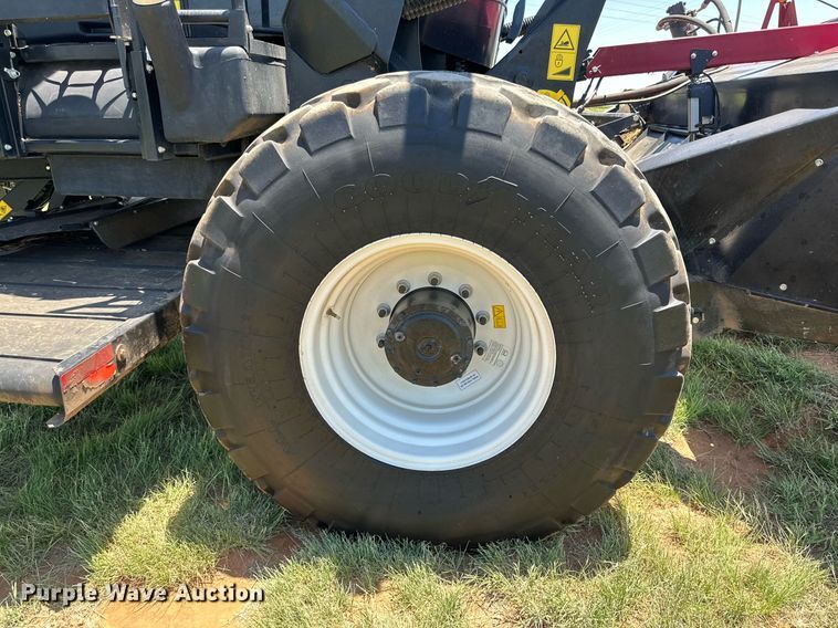 image for item DN4670 2021 MacDon M1240  swather / windrower