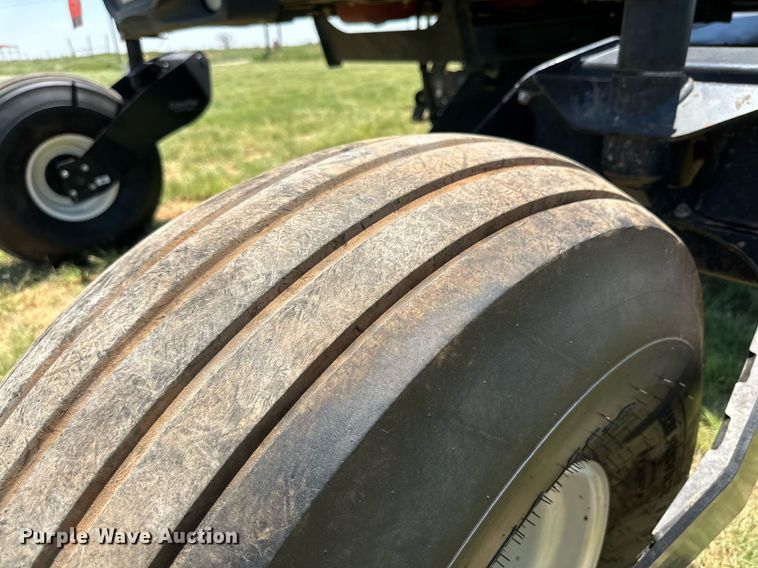 image for item DN4670 2021 MacDon M1240  swather / windrower