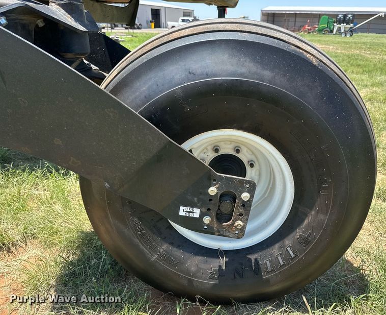 image for item DN4670 2021 MacDon M1240  swather / windrower