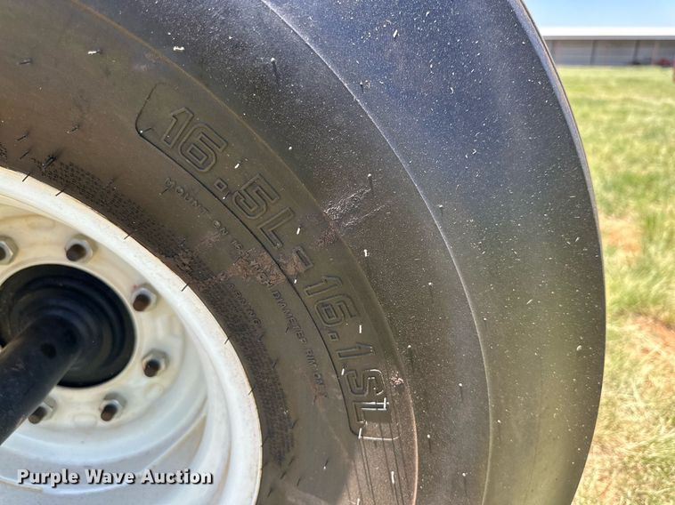 image for item DN4670 2021 MacDon M1240  swather / windrower