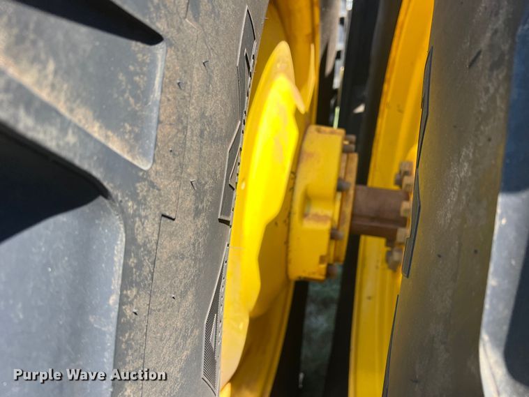 image for item DN4674 2007 John Deere 9520  4WD tractor