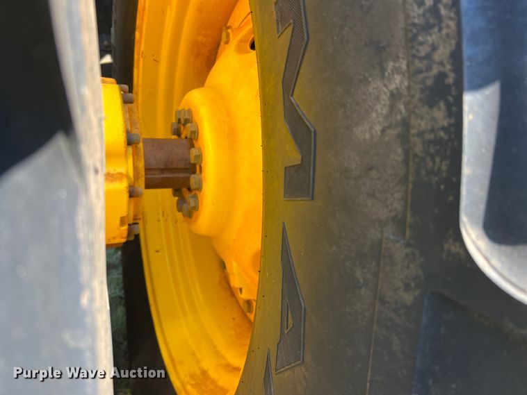 image for item DN4674 2007 John Deere 9520  4WD tractor