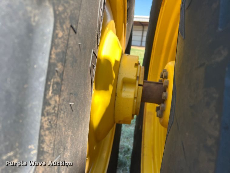 image for item DN4674 2007 John Deere 9520  4WD tractor