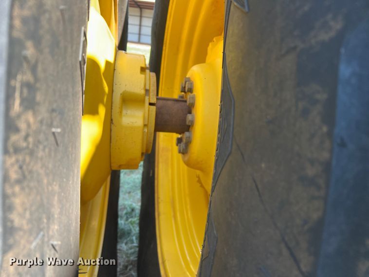 image for item DN4674 2007 John Deere 9520  4WD tractor