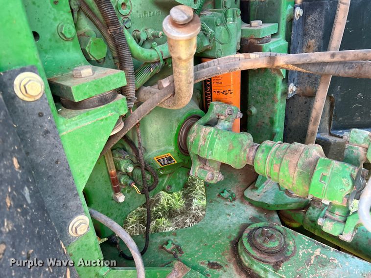 image for item DN4674 2007 John Deere 9520  4WD tractor