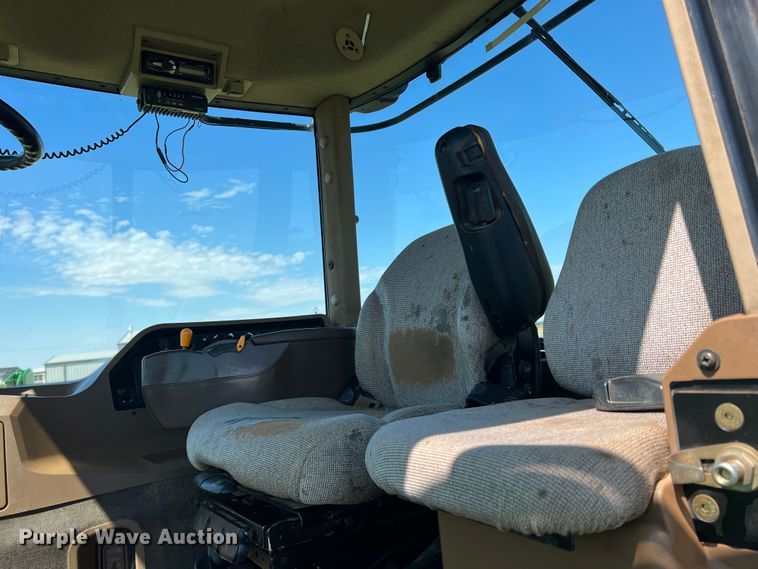 image for item DN4674 2007 John Deere 9520  4WD tractor