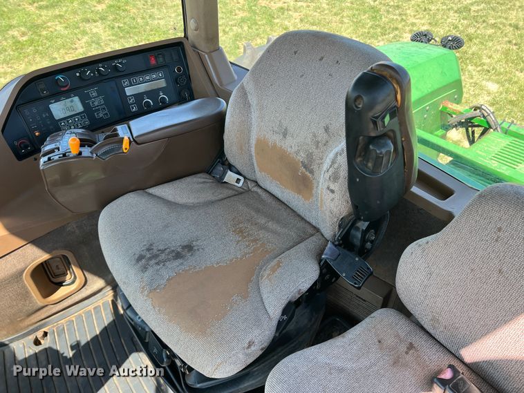 image for item DN4674 2007 John Deere 9520  4WD tractor