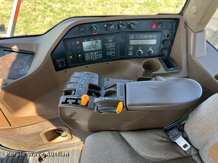 image for item DN4674 2007 John Deere 9520  4WD tractor